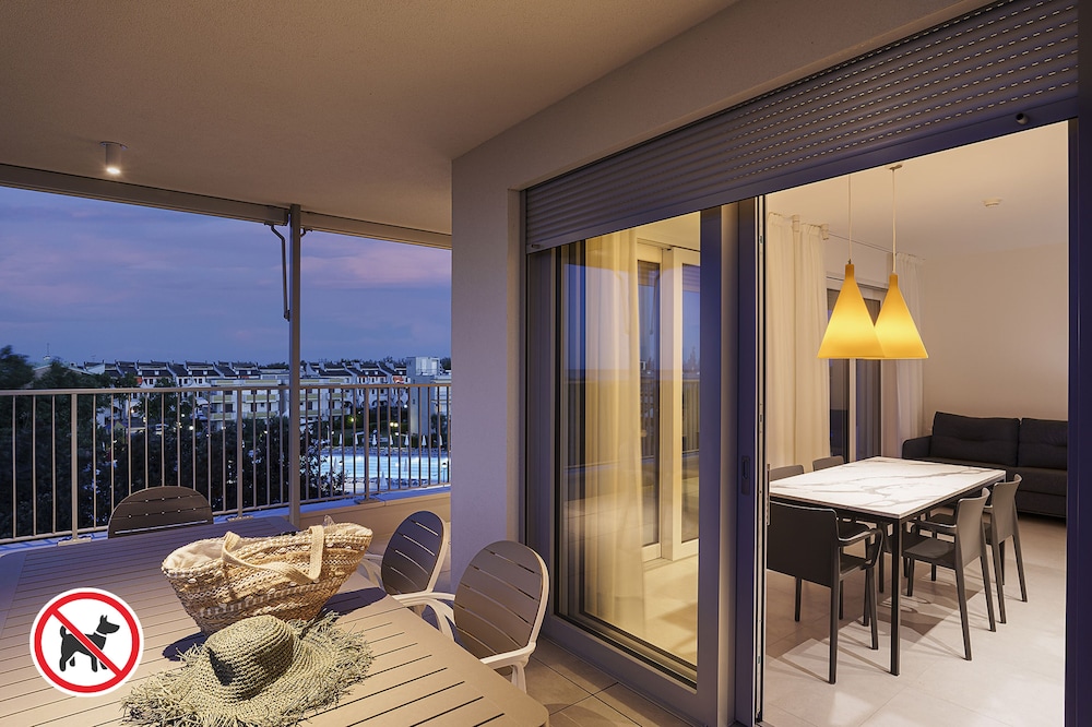 Prestige Apartment, 2 Bedrooms, Sea View photo 3
