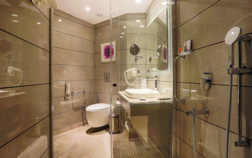 Deluxe Room, 1 King Bed (Superior Room) - Photo 2