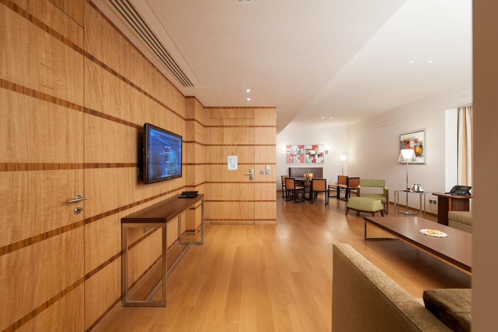 Suite, 1 Bedroom (Dining) - Photo 3