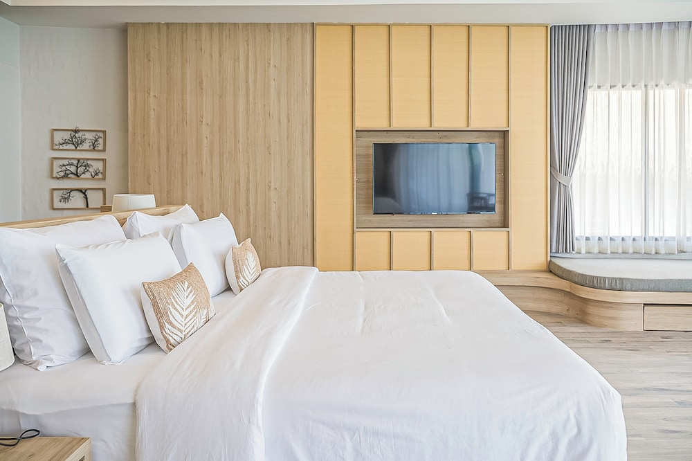 Deluxe Suite, River View