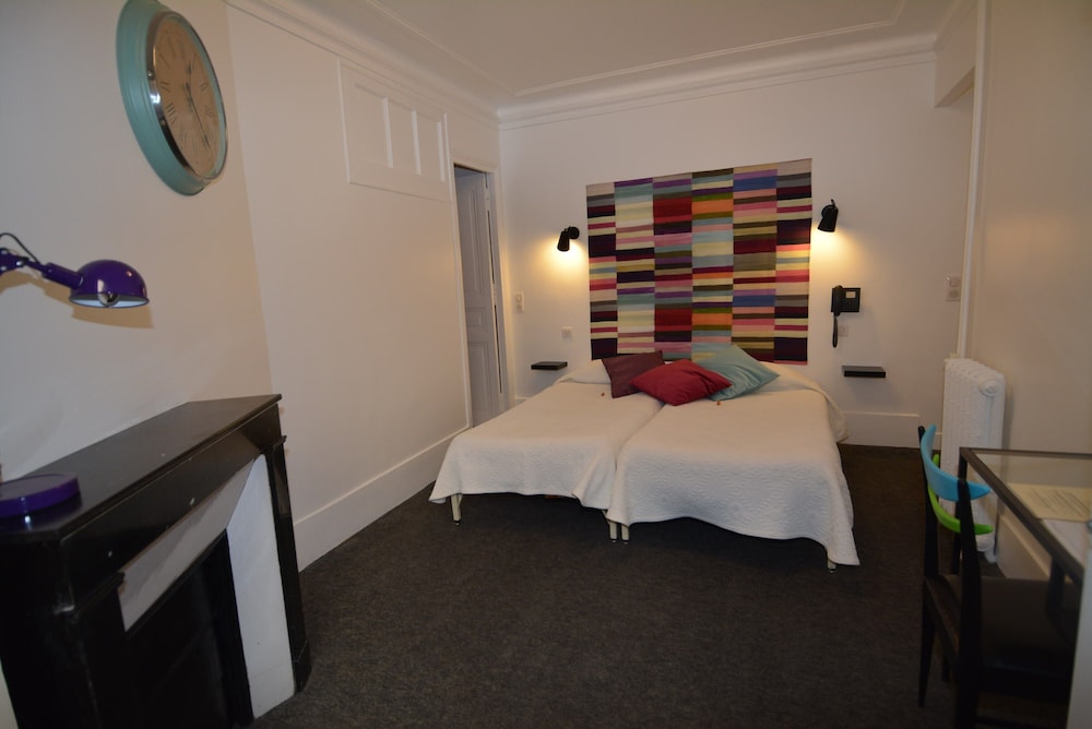 Twin Room with Private Shower and WC photo 3