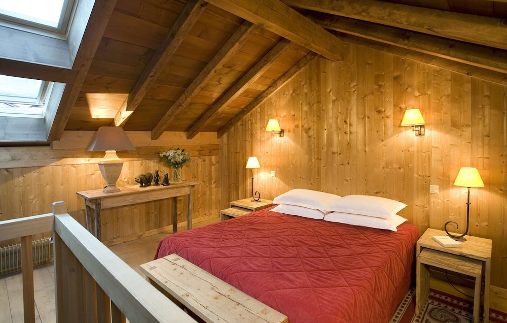 Suite, Multiple Beds, Mountain View, Mezzanine photo 3