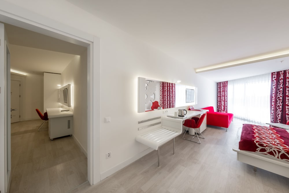 Family Room, 2 Bedrooms, Pool View photo 1