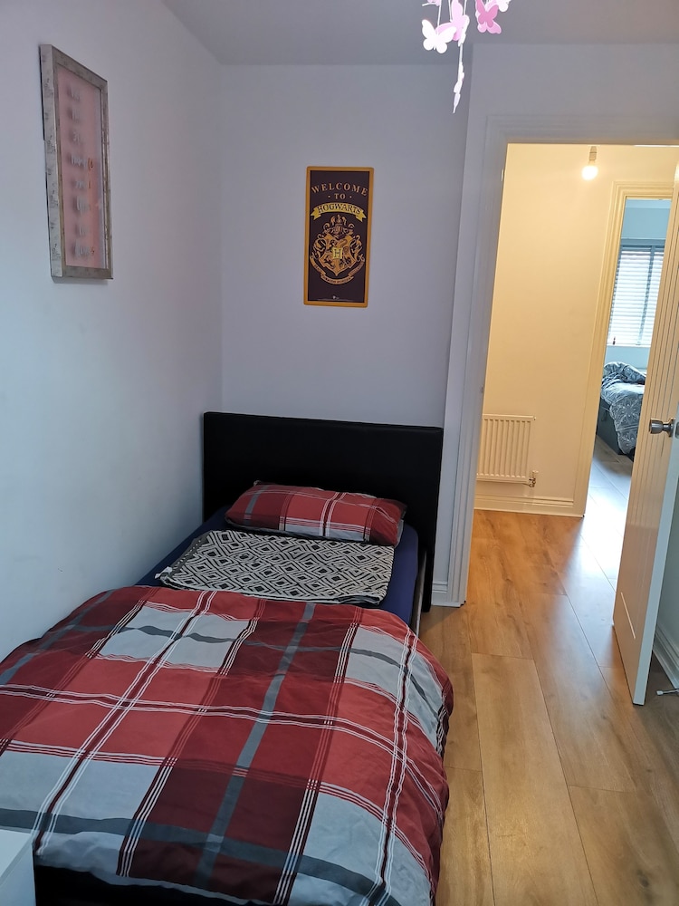 Deluxe Room, 1 King Bed, Garden View photo 2