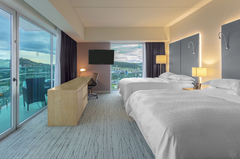 Deluxe Room, 2 Queen Beds, Non Smoking