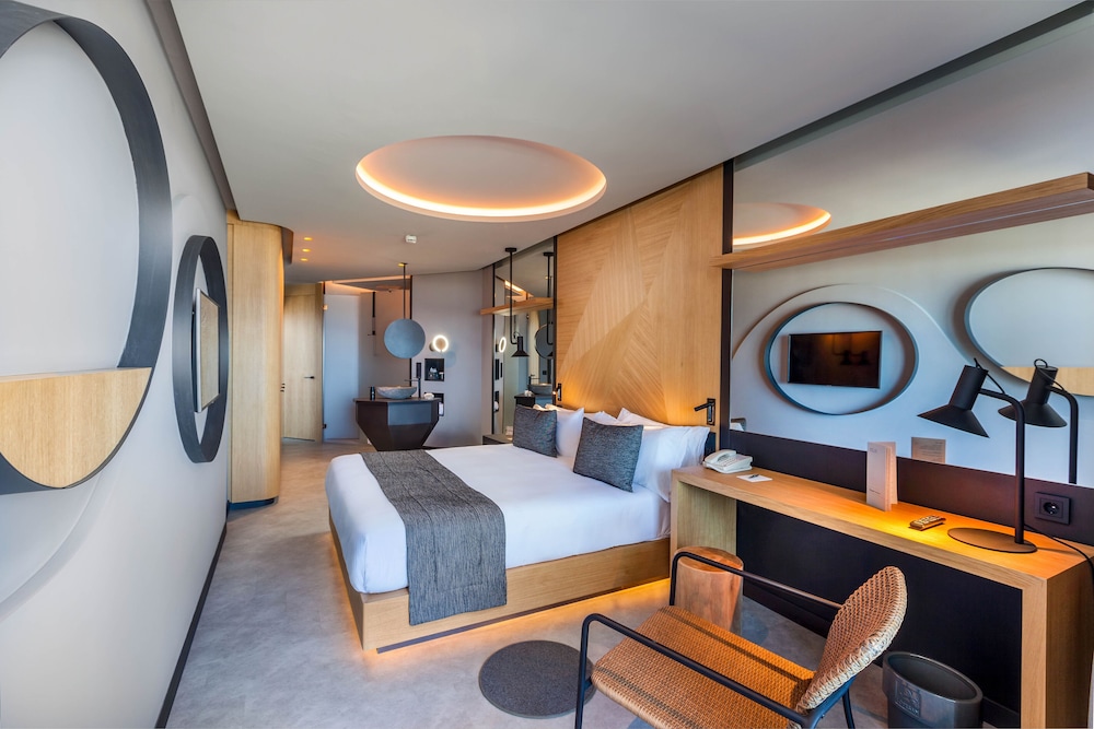 Deluxe Room, Balcony - Photo 1