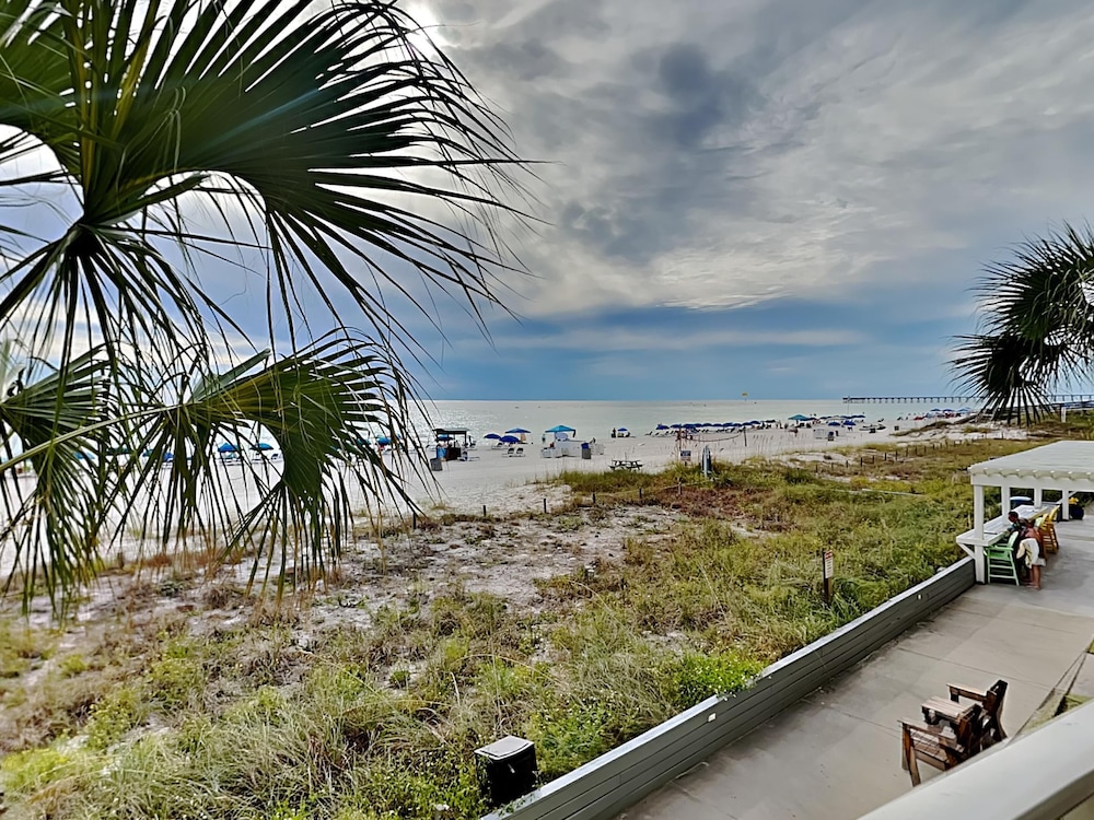 Studio Suite, 2 Double Beds, Balcony, Ocean View (#206 - No Pets)