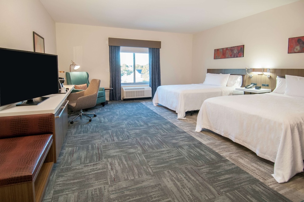 Room, 2 Double Beds, Accessible (Mobility & Hearing, Roll-in Shower)