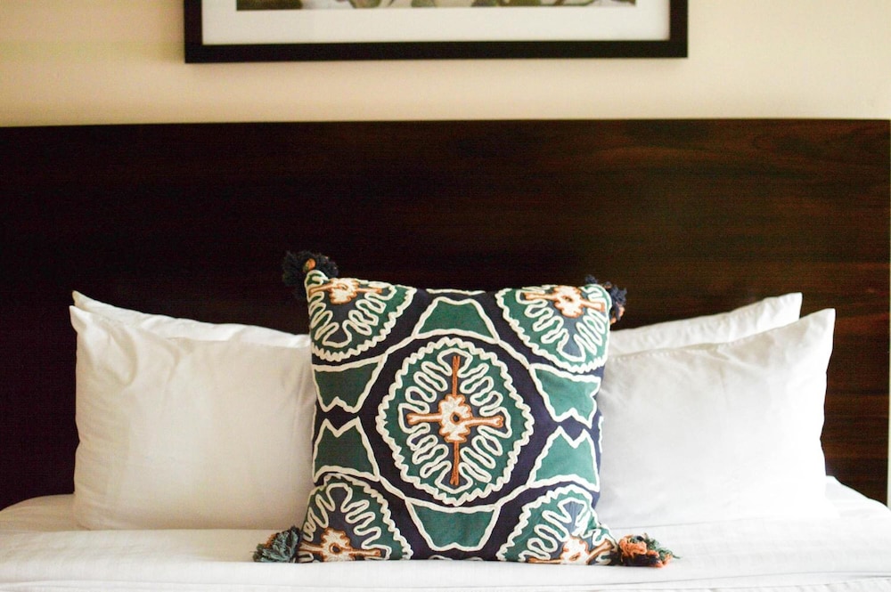 Superior Room, 1 King Bed, Jetted Tub - Photo 3