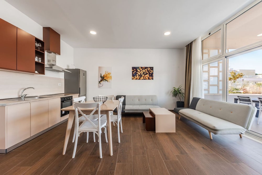 Apartment photo 1