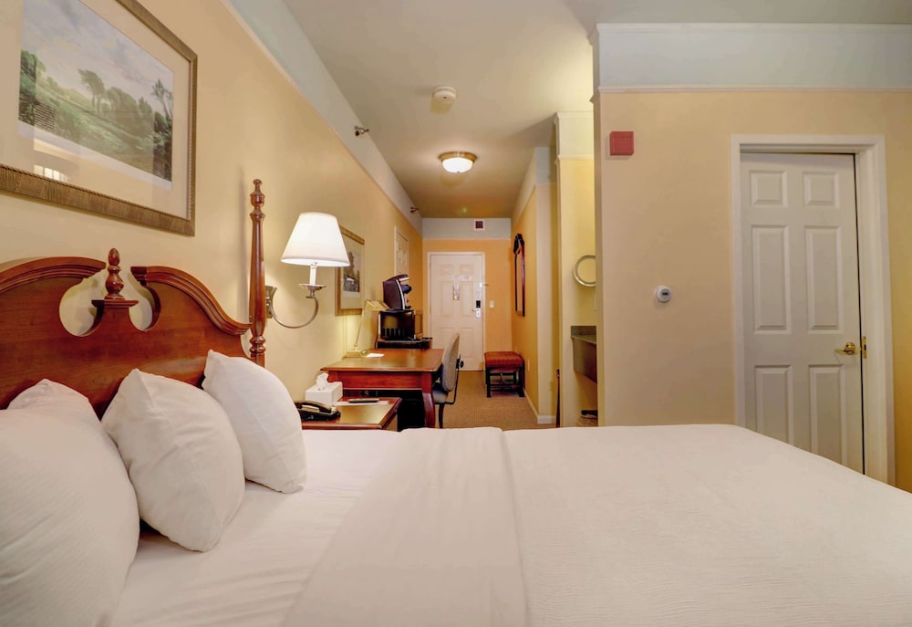 Standard Room, 1 Queen Bed - Photo 1