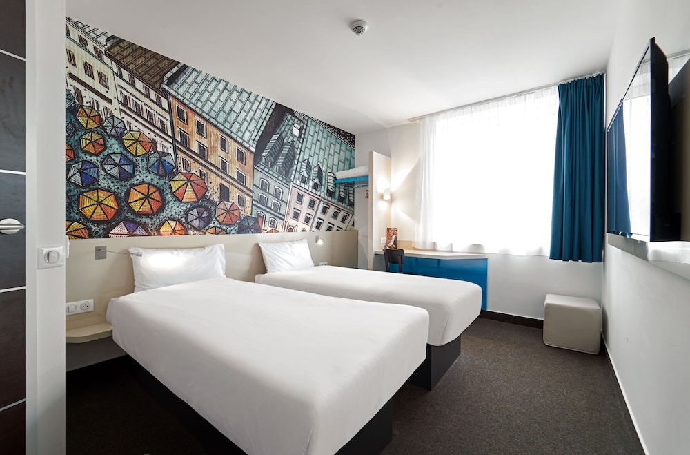 Standard Twin Room - Photo 1