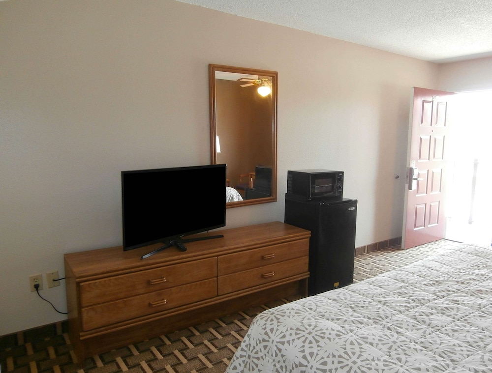 Deluxe Room, 1 King Bed, Non Smoking - Photo 3