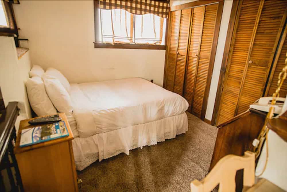 Superior Studio, 1 Queen Bed, Kitchen photo 2