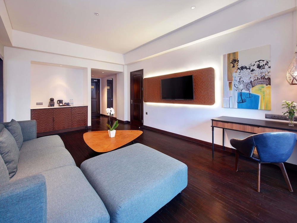 Executive Suite, 1 King Bed - Photo 1