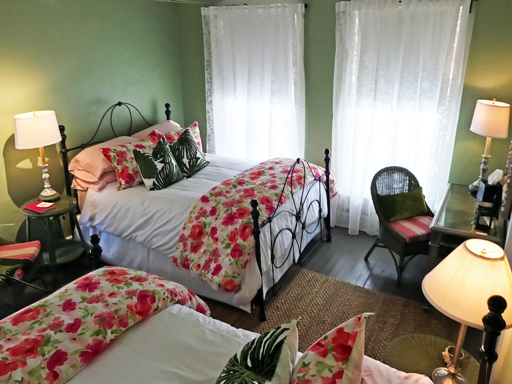 Willow Springs Room 8 Double Queen photo 1