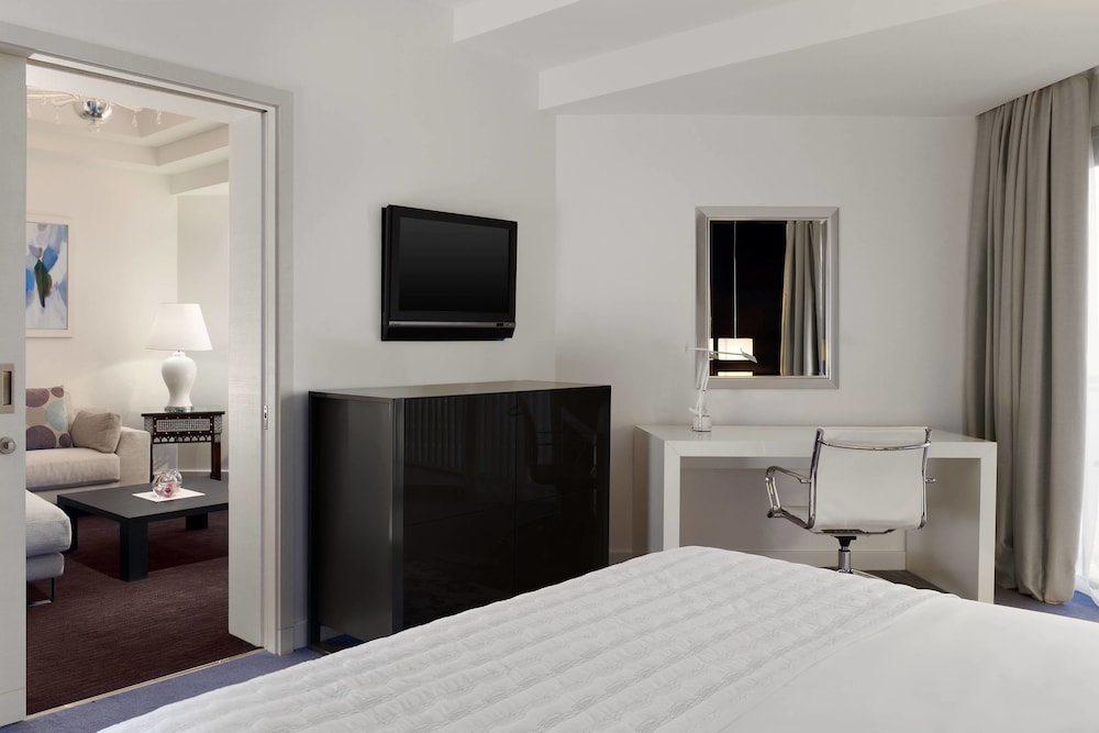 Junior Suite, 1 King Bed - Photo 1