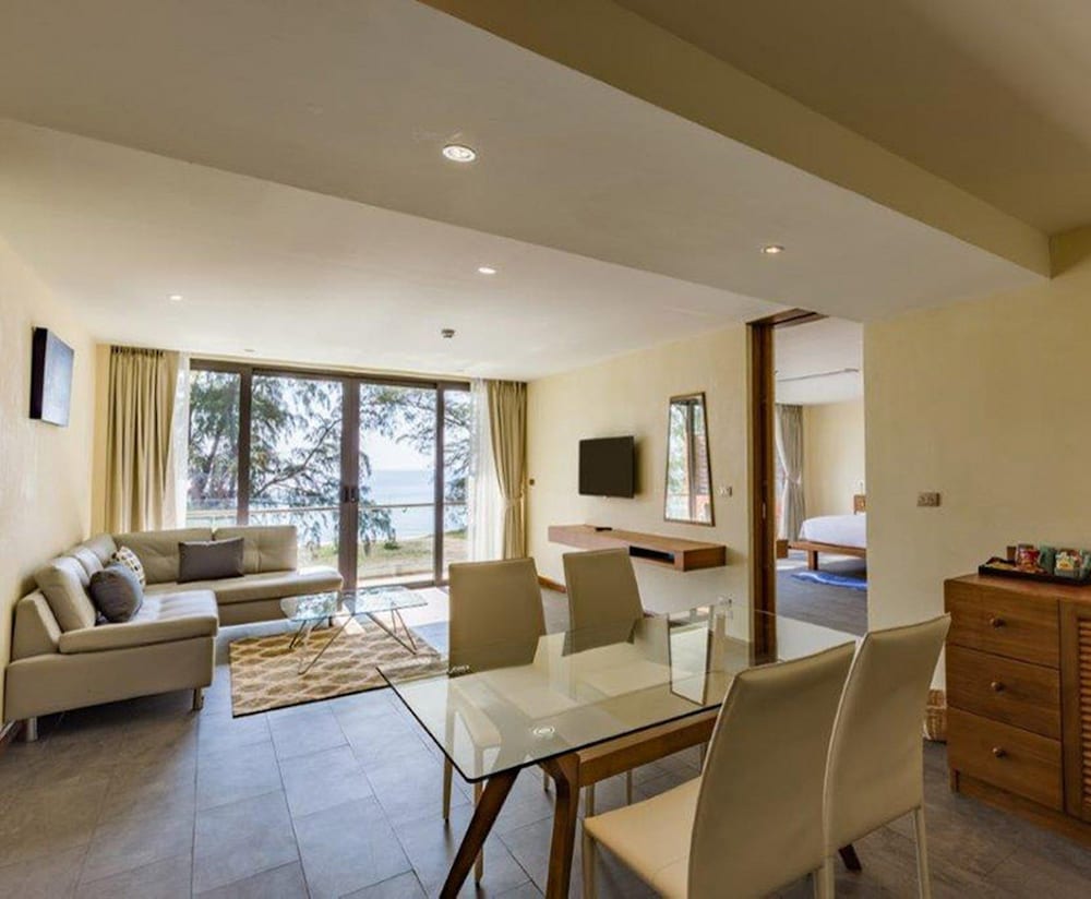 Beach Front Suite photo 3
