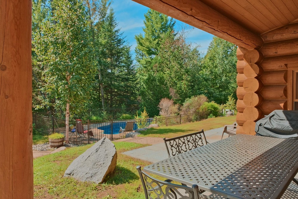 Executive Plus 52 - Beautiful Spacious log Home With Private hot tub Pool, Billede 23