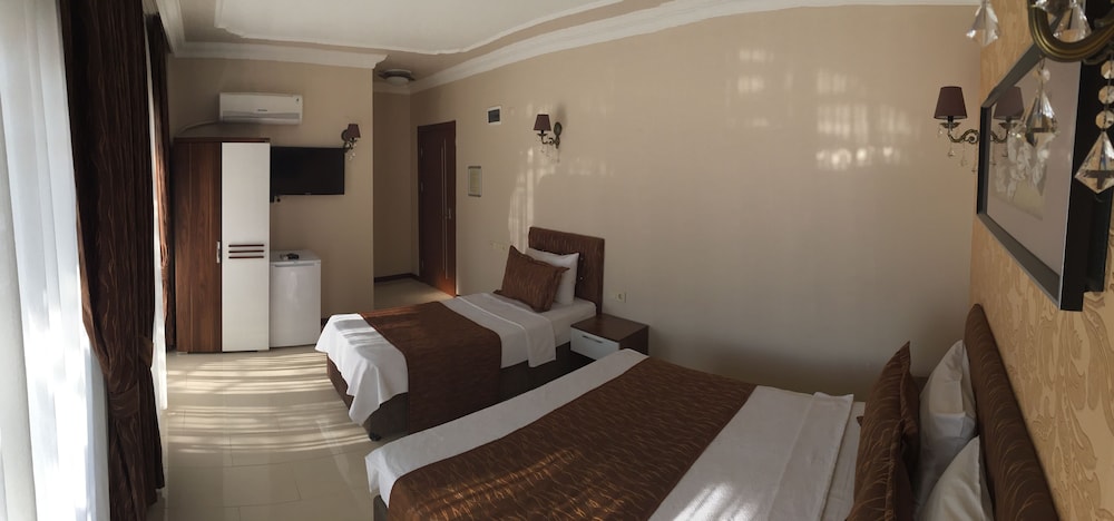Deluxe Triple Room photo 1