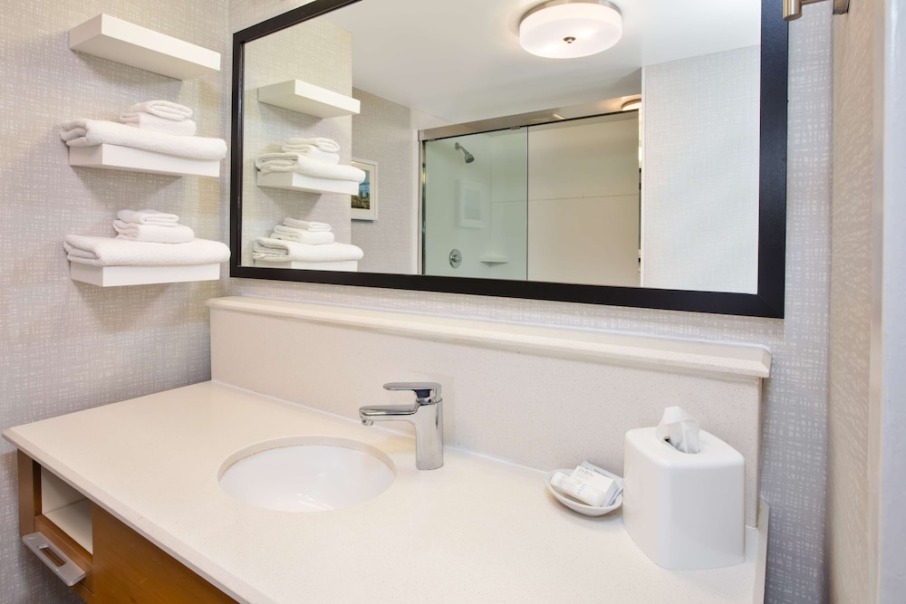 Room, 2 Queen Beds, Refrigerator - Photo 4