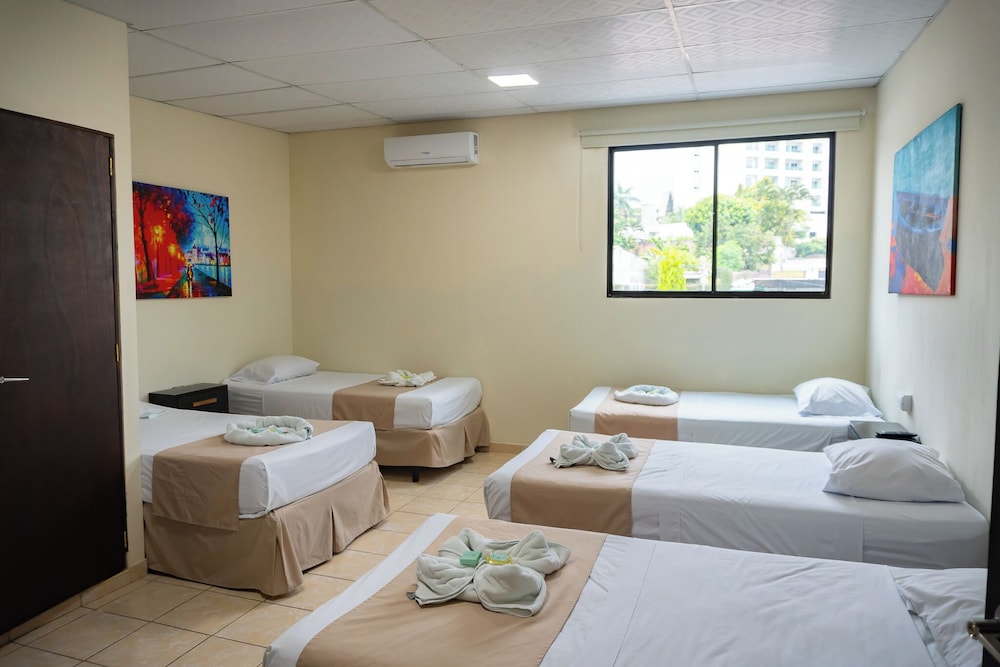 Family Room, Multiple Beds, Non Smoking