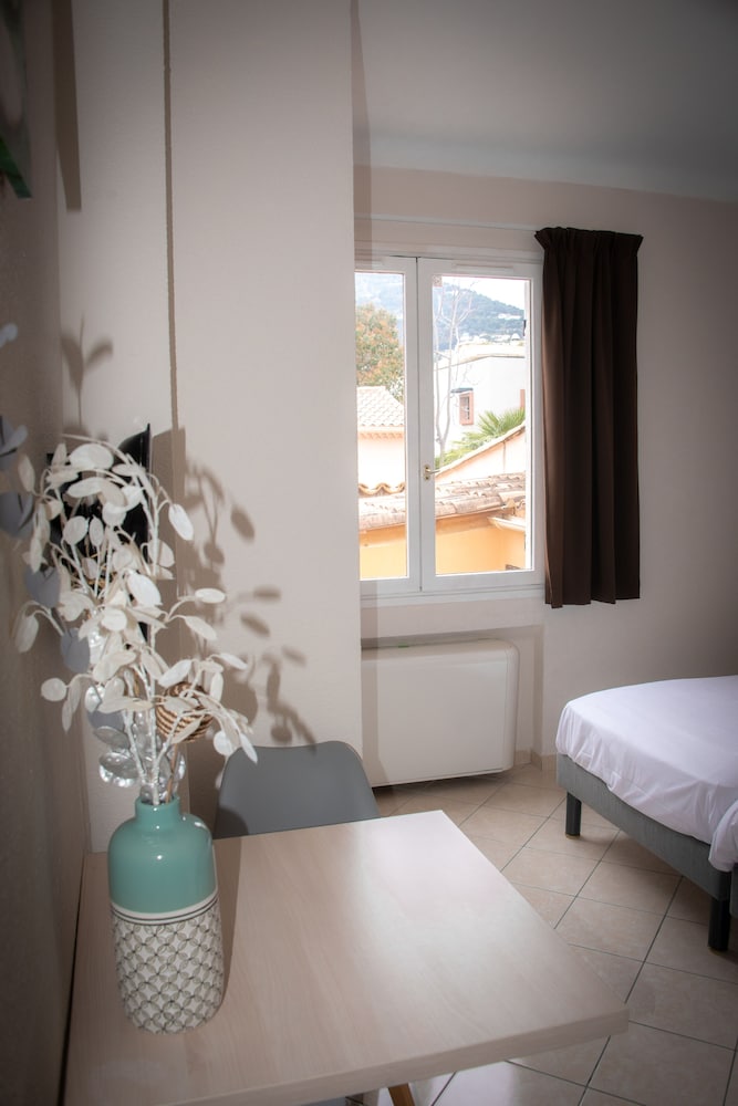 Standard Twin Room photo 2