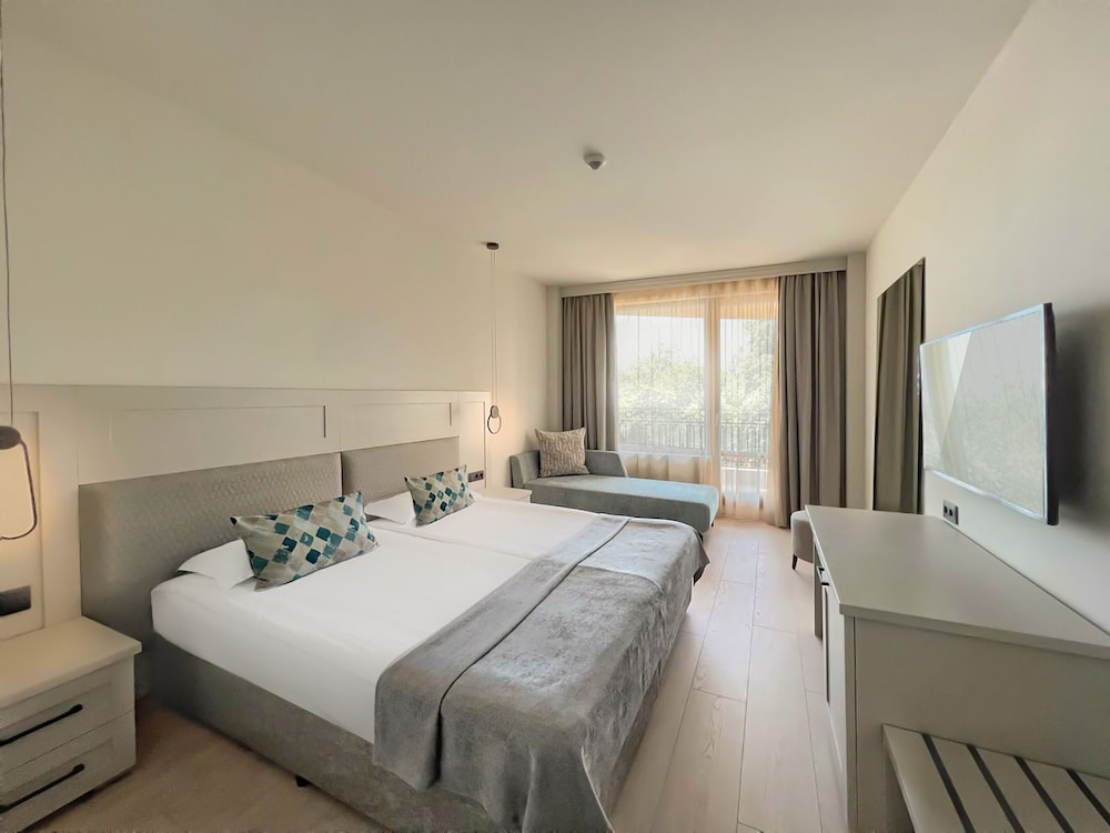 Double Room, Garden View - Free Private Beach Access photo 1