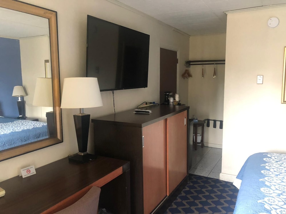 Standard Room, 1 King Bed - Photo 3