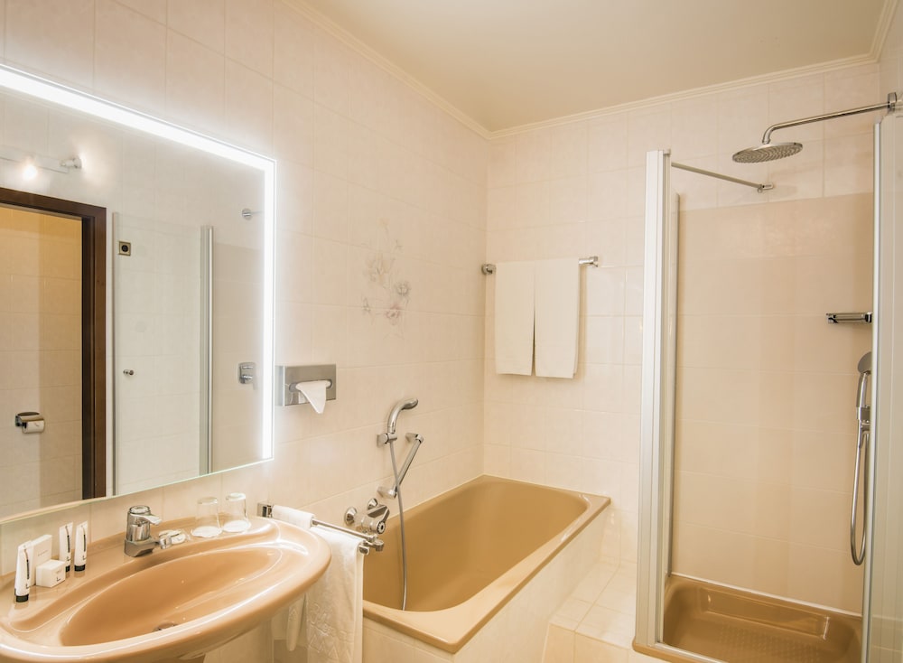 Traditional Double Room, sunny side photo 2