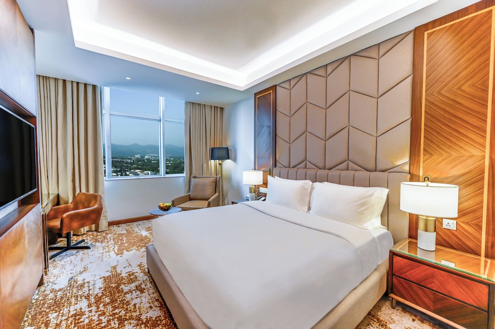 Executive Room, 1 King Bed photo 2