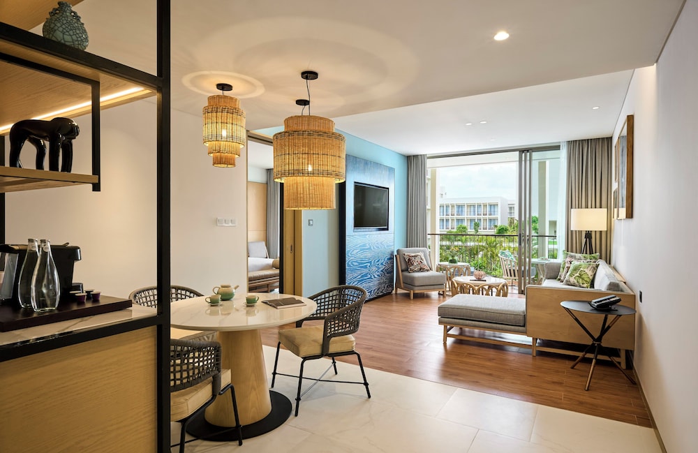 Suite, 1 Bedroom, Pool View - Photo 6