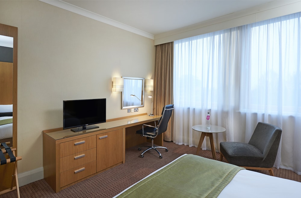 Room, 1 Queen Bed, Accessible, Ground Floor photo 3