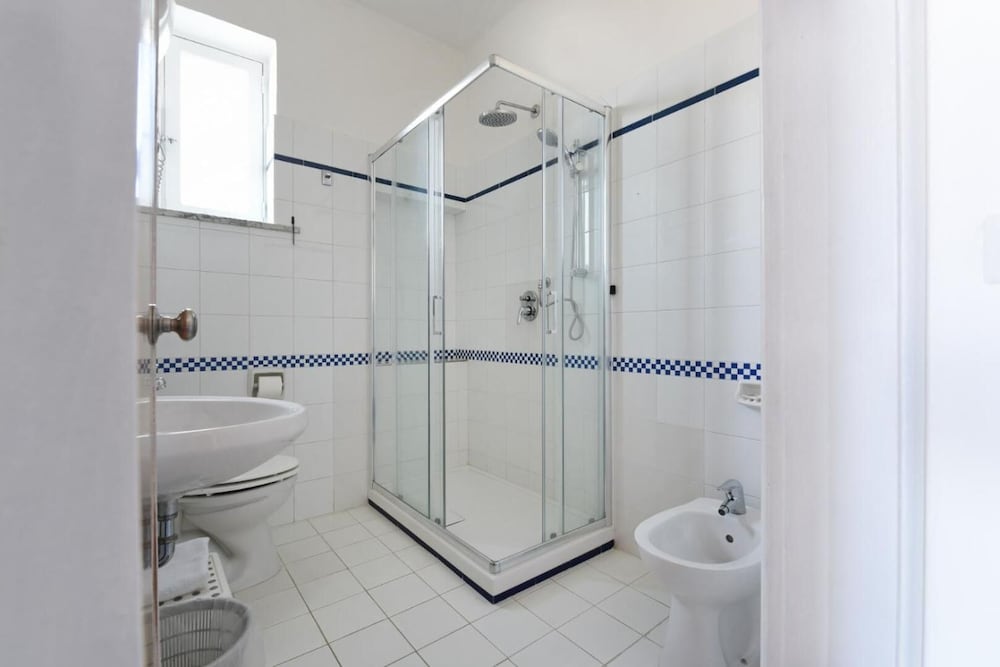 Double or Twin Room - Photo 3