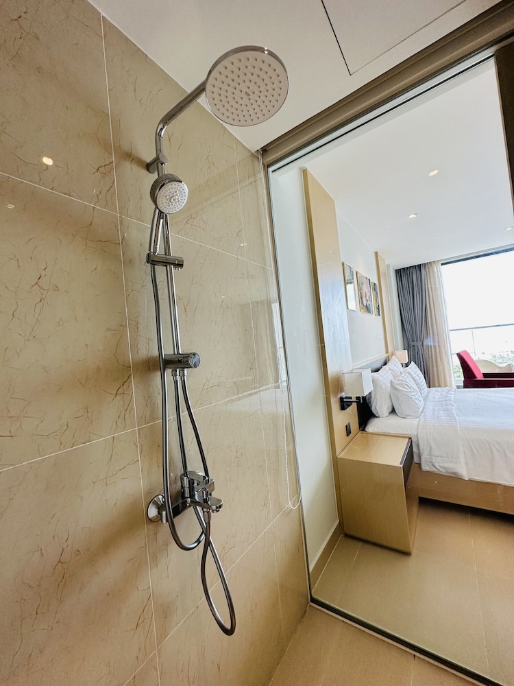 Premier Double Room Single Use, Beach View photo 3