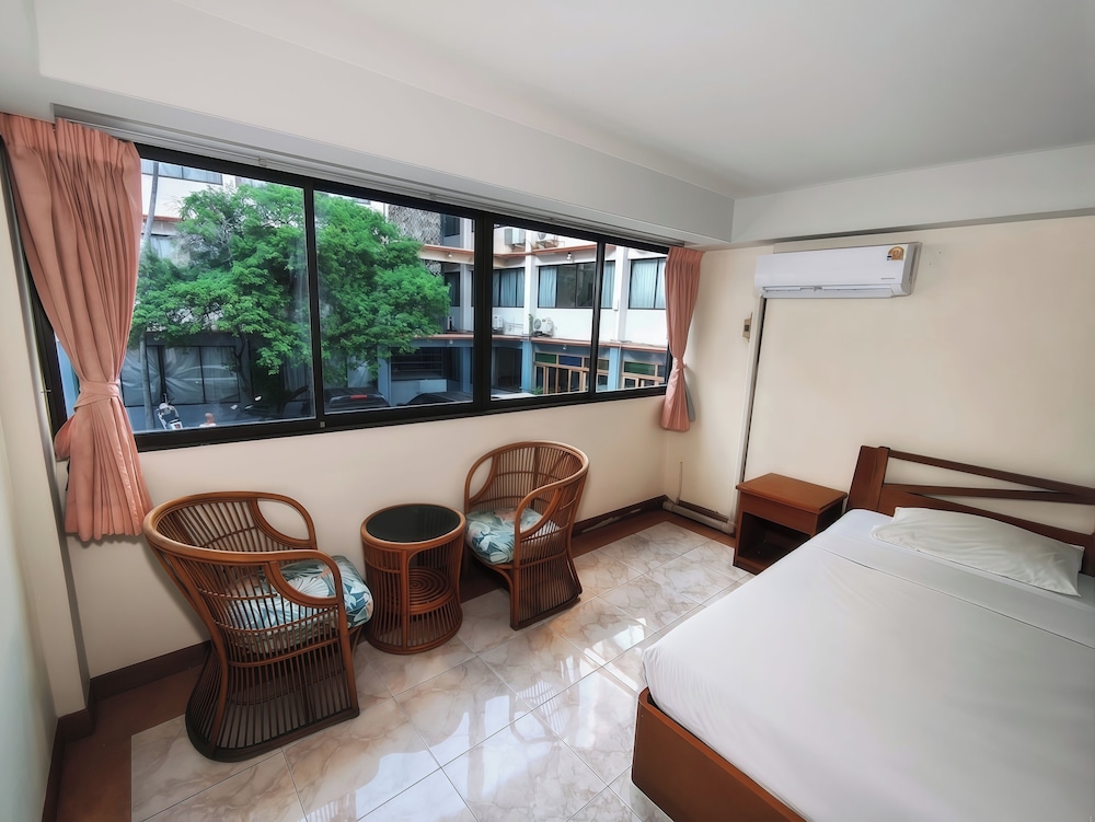 Deluxe Room, 1 King Bed