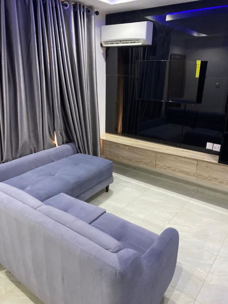 Business Suite - Photo 4