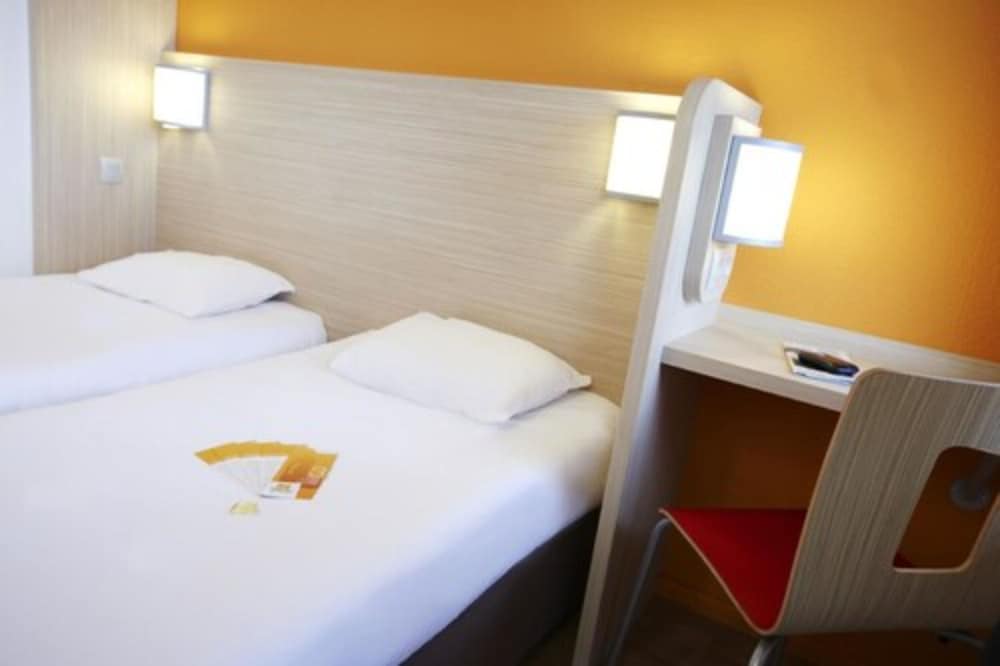 Standard Room, 2 Twin Beds - Photo 5