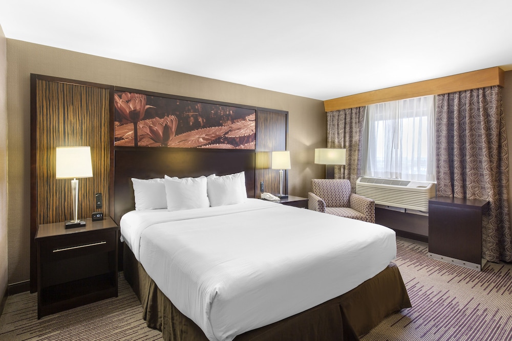 Deluxe Room, 1 King Bed, City View - Photo 2