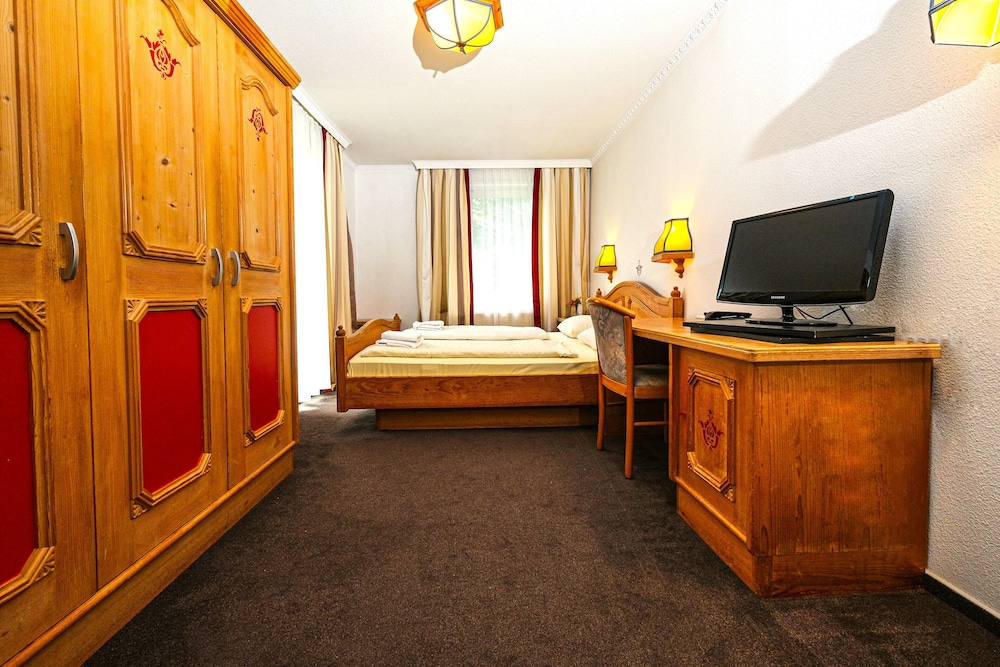 Standard Double Room - Photo 8