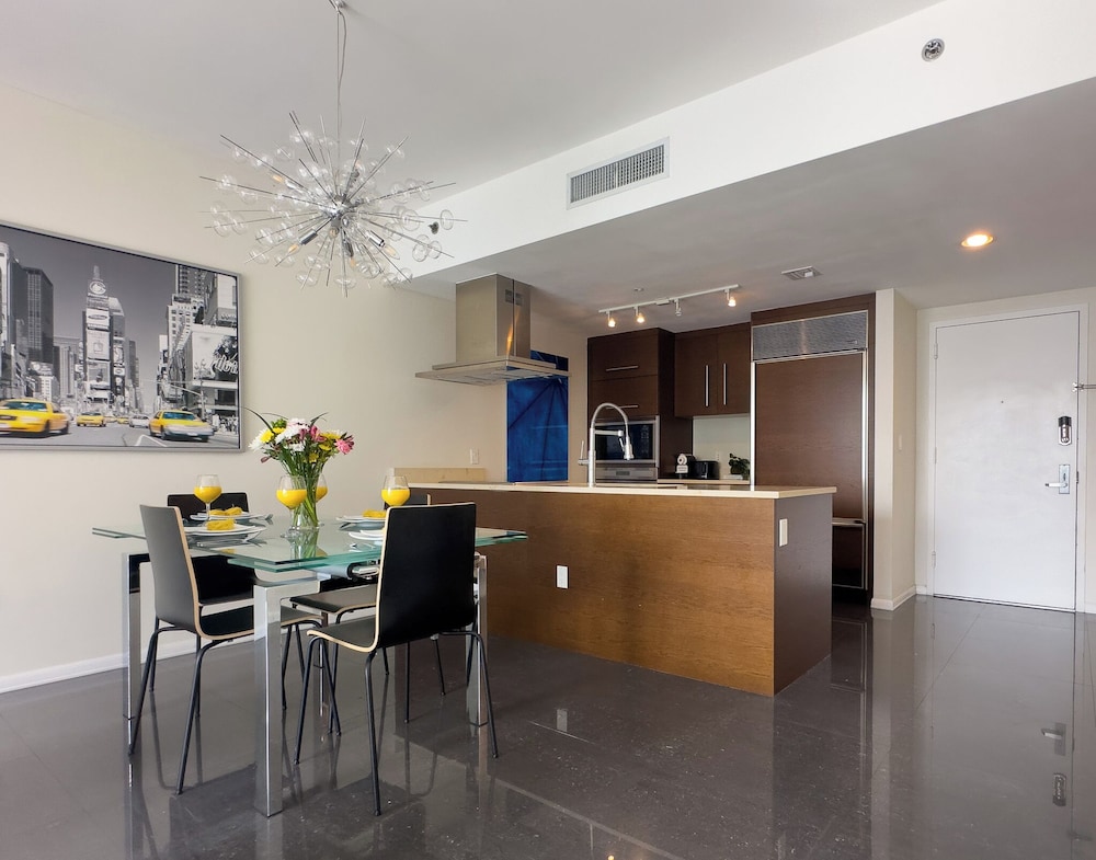 Boutique Apart, 1 King & Sofa Bed, Sauna, River/City Views, Balcony3307
