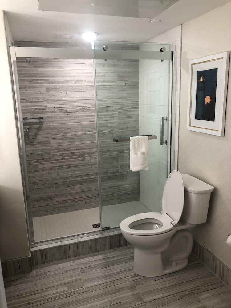Coastal King JR Suite with Kitchen Hearing Accessible - Photo 10