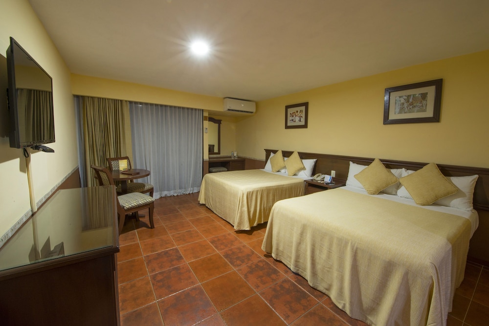 Executive Room, 2 Queen Beds - Photo 8