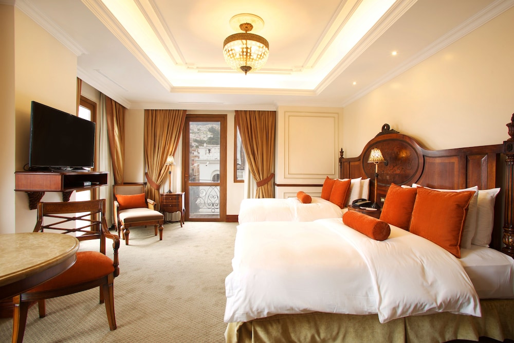 Premium Suite, 2 Twin Beds, Park View photo 2