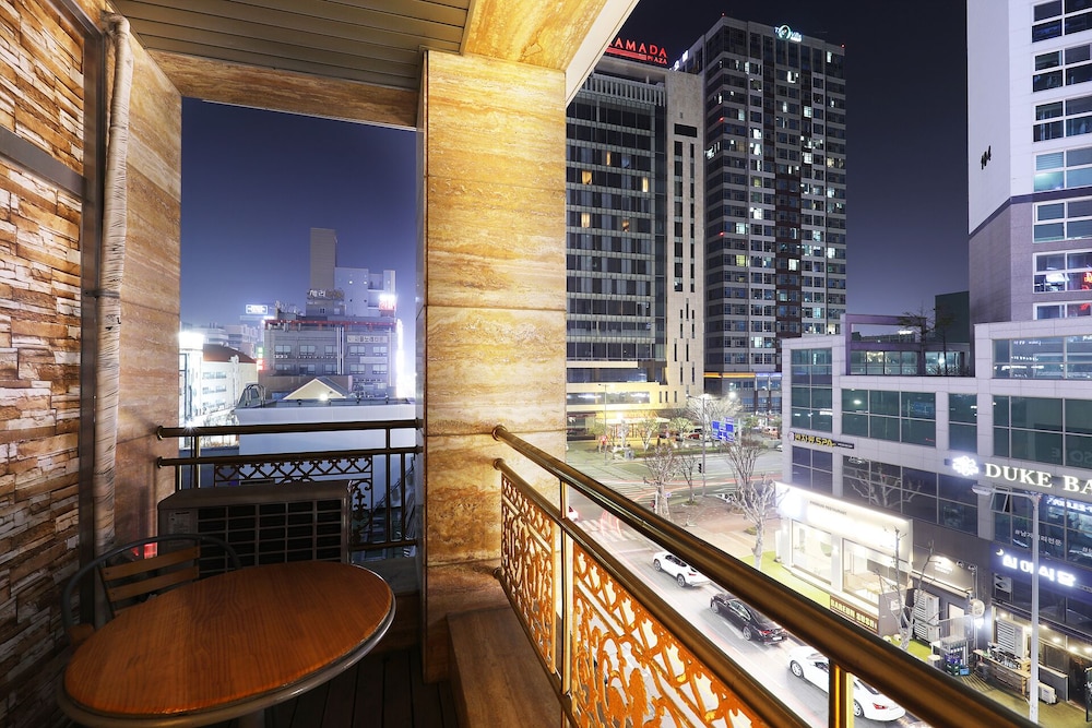 Superior Twin with Balcony-Certified Korea Tourism Quality Break(Breakfast not available on Mondays) photo 2