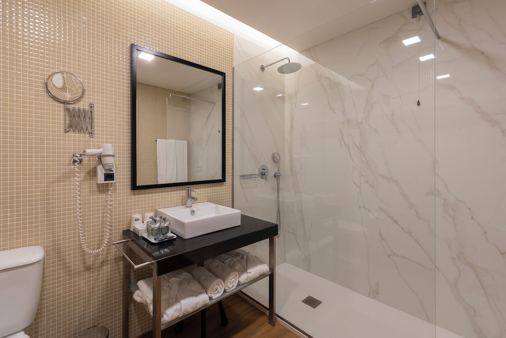 Double or Twin Room, Sea View - Photo 5