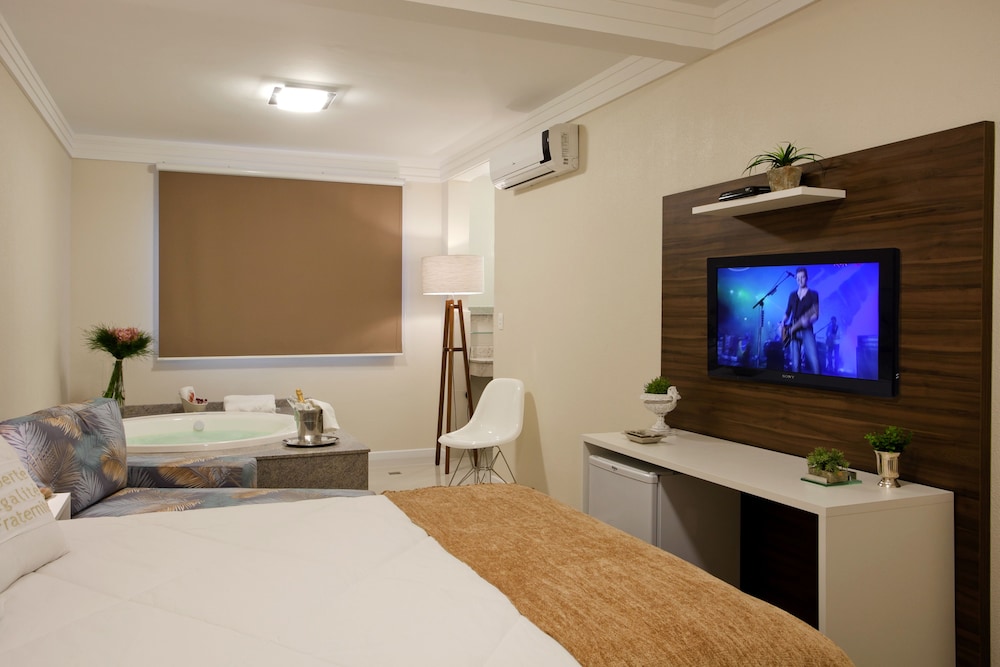 Suite, Hot Tub (Master) photo 1