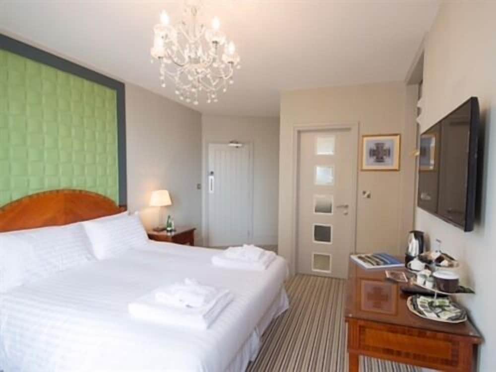 Standard Double Room, Ensuite, Partial Sea View (Room 2)
