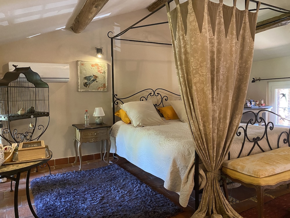 Classic Double Room, Garden View (Les Oiseaux) photo 2