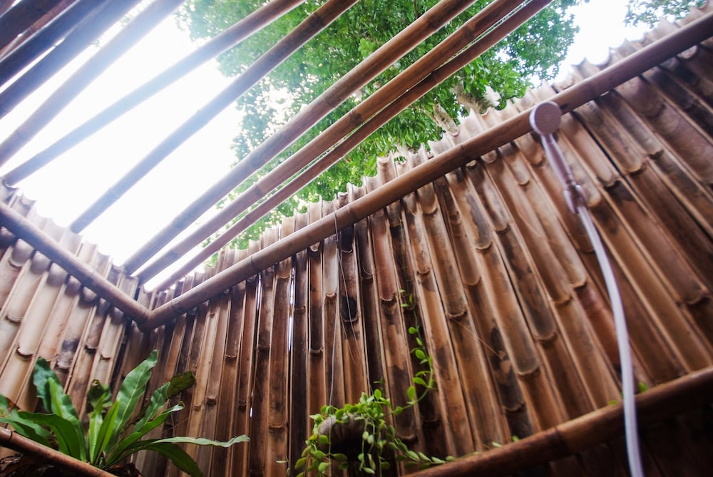 Bungalow with open-roof shower photo 2
